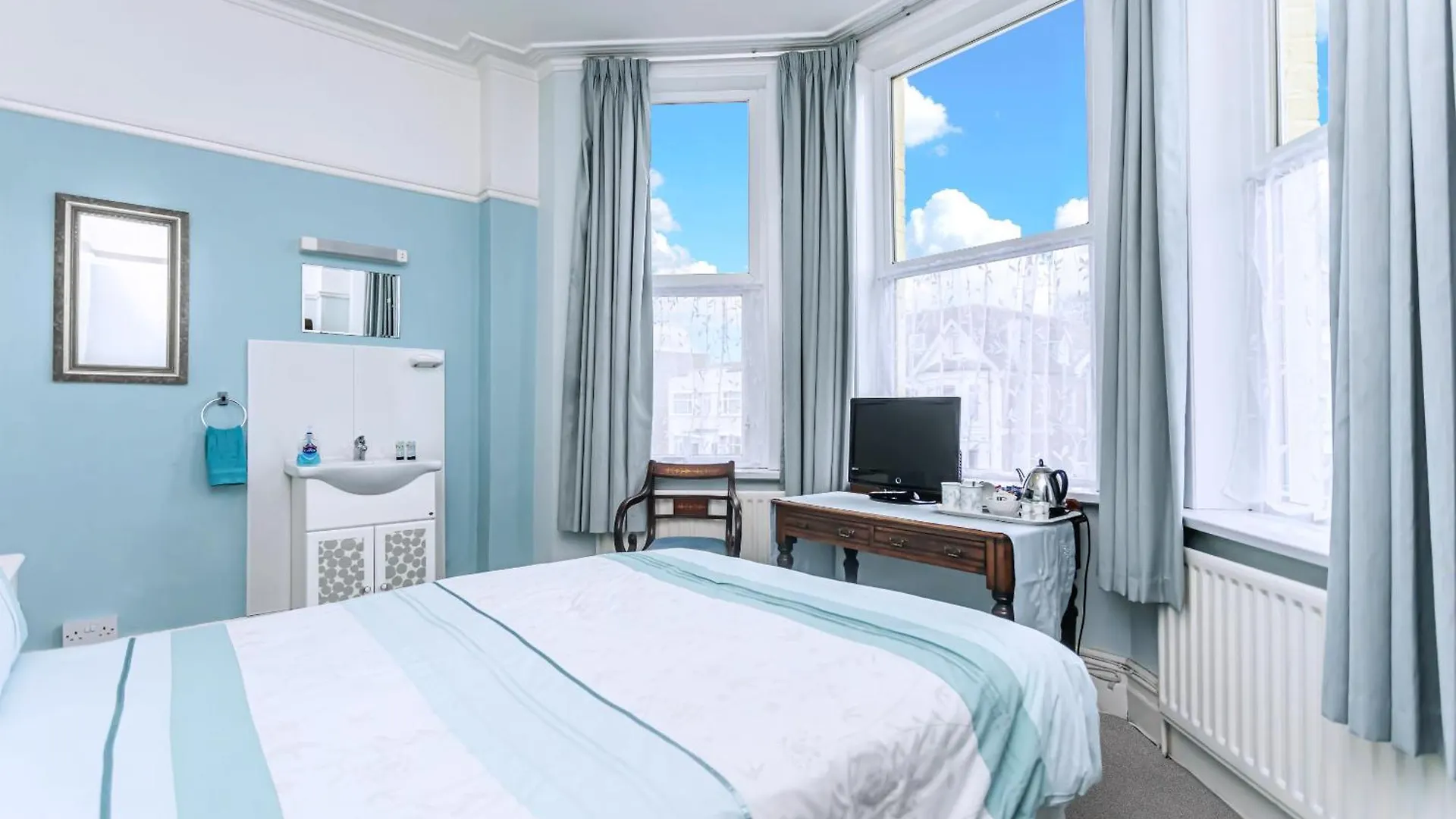 The Ravensbourne Hotel بورنماوث 2*,  المملكة المتحدة