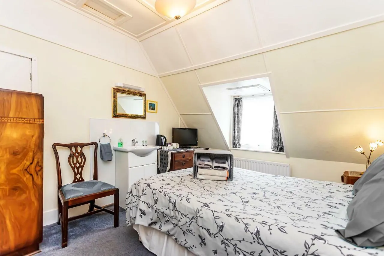 The Ravensbourne Hotel بورنماوث بيت ضيافة