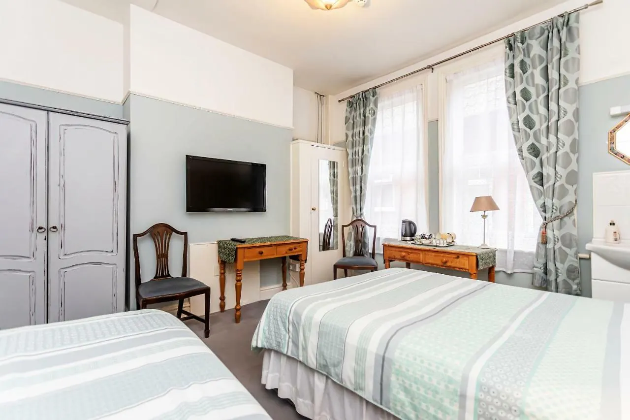 The Ravensbourne Hotel بورنماوث بيت ضيافة